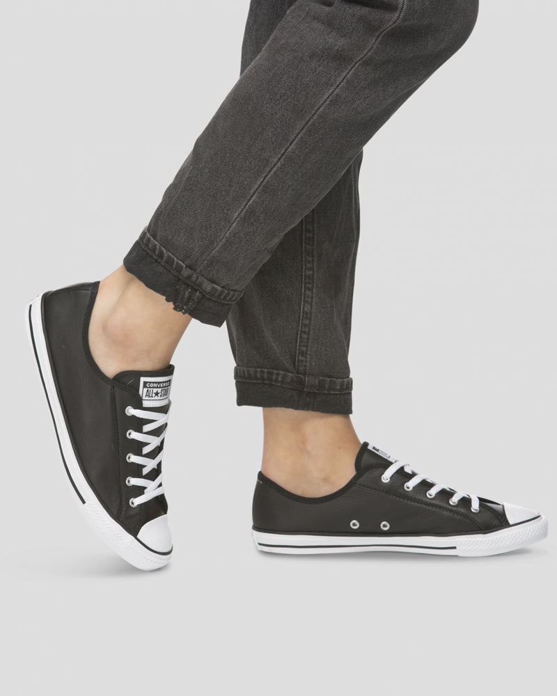 CHUCK TAYLOR DAINTY LEATHER LOW